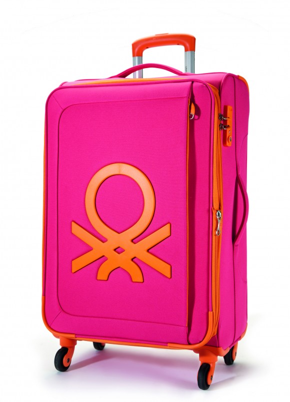 Design moderno e funzionalità per la linea TRAVEL by United Colors of Benetton - Le Shopping News Il Magazine per gli Appassionati di Moda e Tendenze