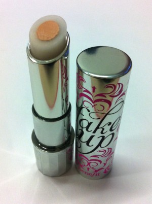 Fake up: il correttore che idrata e fa sparire  le occhiaie - Le Shopping News Il Magazine per gli Appassionati di Moda e Tendenze