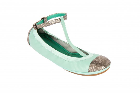 Ballerine di ogni colore, ma anche pantofole e flip flop, nella collezione Yosi Samra per la Primavera /Estate 2013 - Le Shopping News Il Magazine per gli Appassionati di Moda e Tendenze