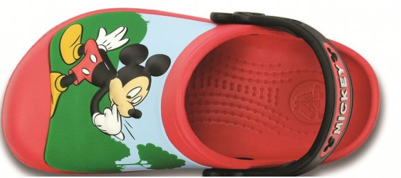 CROCS TOPOLINO si ispirano al personaggio più amato dei cartoons! - Le Shopping News Il Magazine per gli Appassionati di Moda e Tendenze