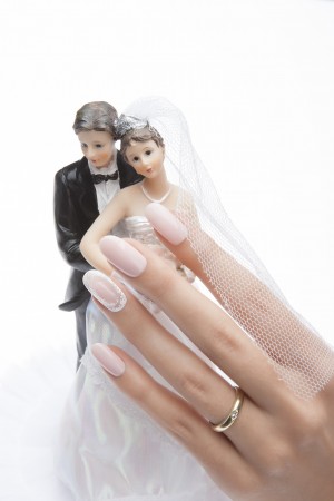 Stagione di spose, stagione di SMALTI GEL SEMIPERMANENTI ESTROSA! - Le Shopping News Il Magazine per gli Appassionati di Moda e Tendenze