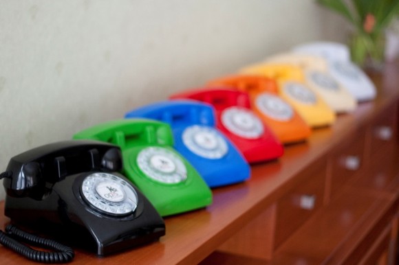 Opis 60s: il telefono cellulare vintage - Le Shopping News Il Magazine per gli Appassionati di Moda e Tendenze