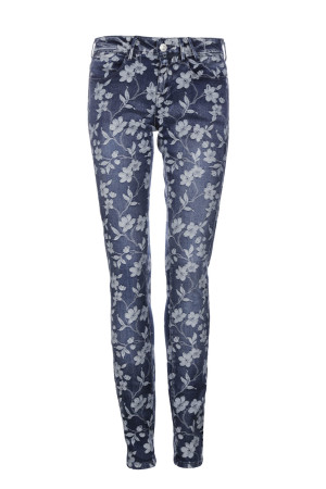 Collezione Guess Jeans Autunno/Inverno 2016, lo stile è ispirato al Giappone e al suo rilassante paesaggio - Le Shopping News Il Magazine per gli Appassionati di Moda e Tendenze