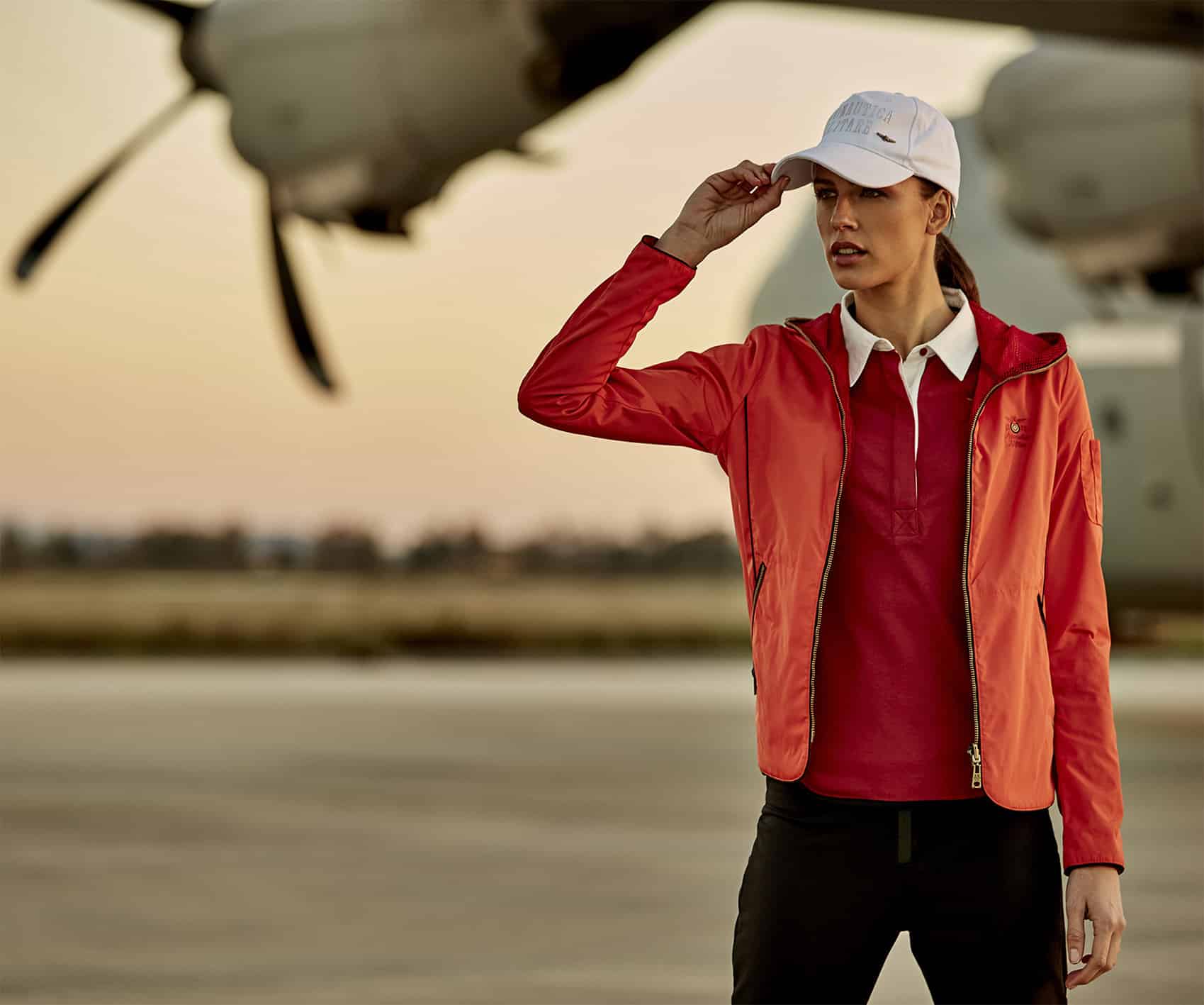 Ispirata al volo e allo stile easy chic la collezione donna SS2017 di Aeronautica Militare - Le Shopping News Il Magazine per gli Appassionati di Moda e Tendenze