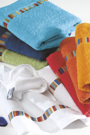 Spugnissima di Caleffi: accappatoi e teli di cotone dai colori accattivanti - Le Shopping News Il Magazine per gli Appassionati di Moda e Tendenze