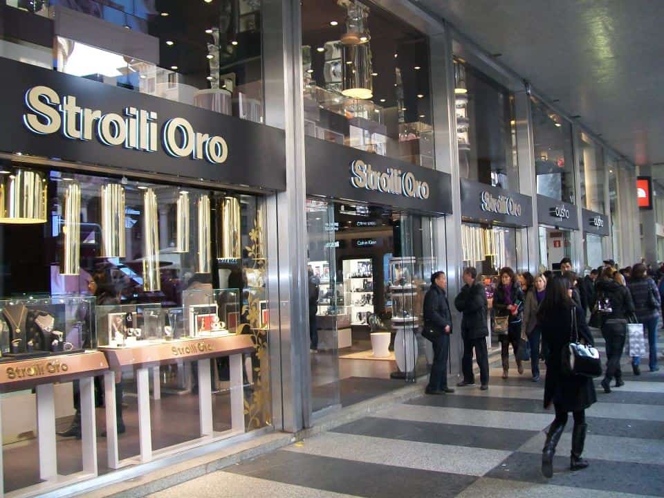 La recente collezione 2011/12 Stroili Oro disponibile nel nuovo flagship store inaugurato a Milano