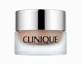 Da Clinique la nuova lozione Even Better Skin Tone Correcting Lotion Fluido Idratante Antimacchie SPF 20
