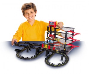 Da Giochi Preziosi auto telecomandata e pista Jump per gare spericolate !
