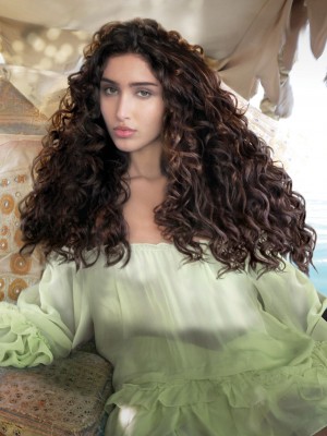 Capelli ricci? morbidi e senza effetto crespo con i prodotti Aveda BECURLY!
