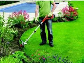Rilassarsi curando il giardino con gli attrezzi Black & Decker!