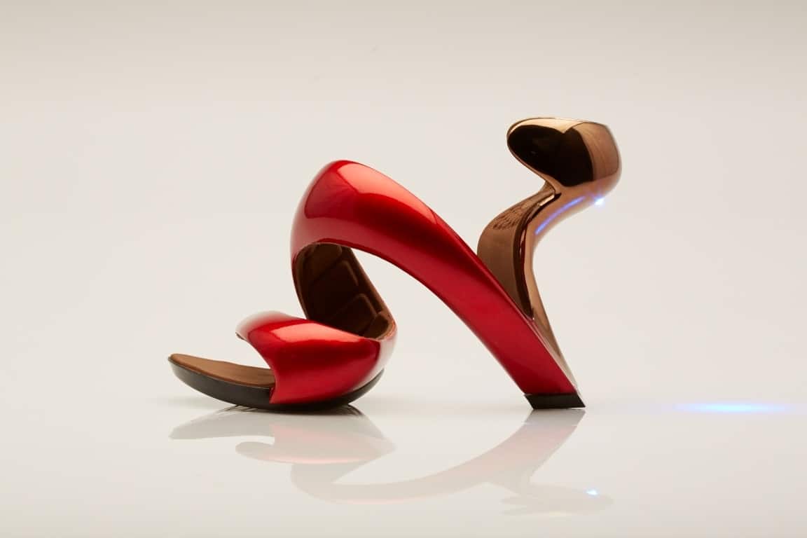 Assolutamente uniche le scarpe disegnate da Julian Hakes
