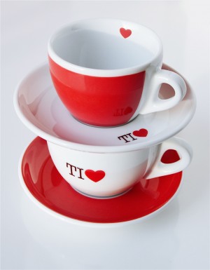 A San Valentino cosa c'è di più romantico che fare colazione insieme con le tazze dal cuore rosso?