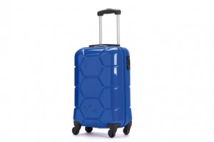 Colore e funzionalità per i nuovi accessori da viaggio firmati Carpisa
