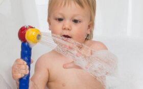 Hansgrohe Joco, la doccetta per il bagnetto dei piu' piccoli a forma di drago, compie venti anni!