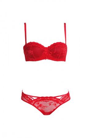 A Natale con la seducente lingerie rossa di Yamamay ... non passerai inosservata! - Le Shopping News Il Magazine per gli Appassionati di Moda e Tendenze