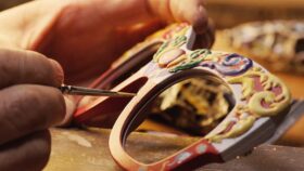 Dolce e Gabbana rende omaggio al Carretto Siciliano con una collezione speciale eyewear