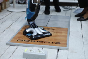 Da Rowenta arriva Clean & Steam, l’innovativa scopa elettrica che aspira e igienizza a vapore con una sola passata