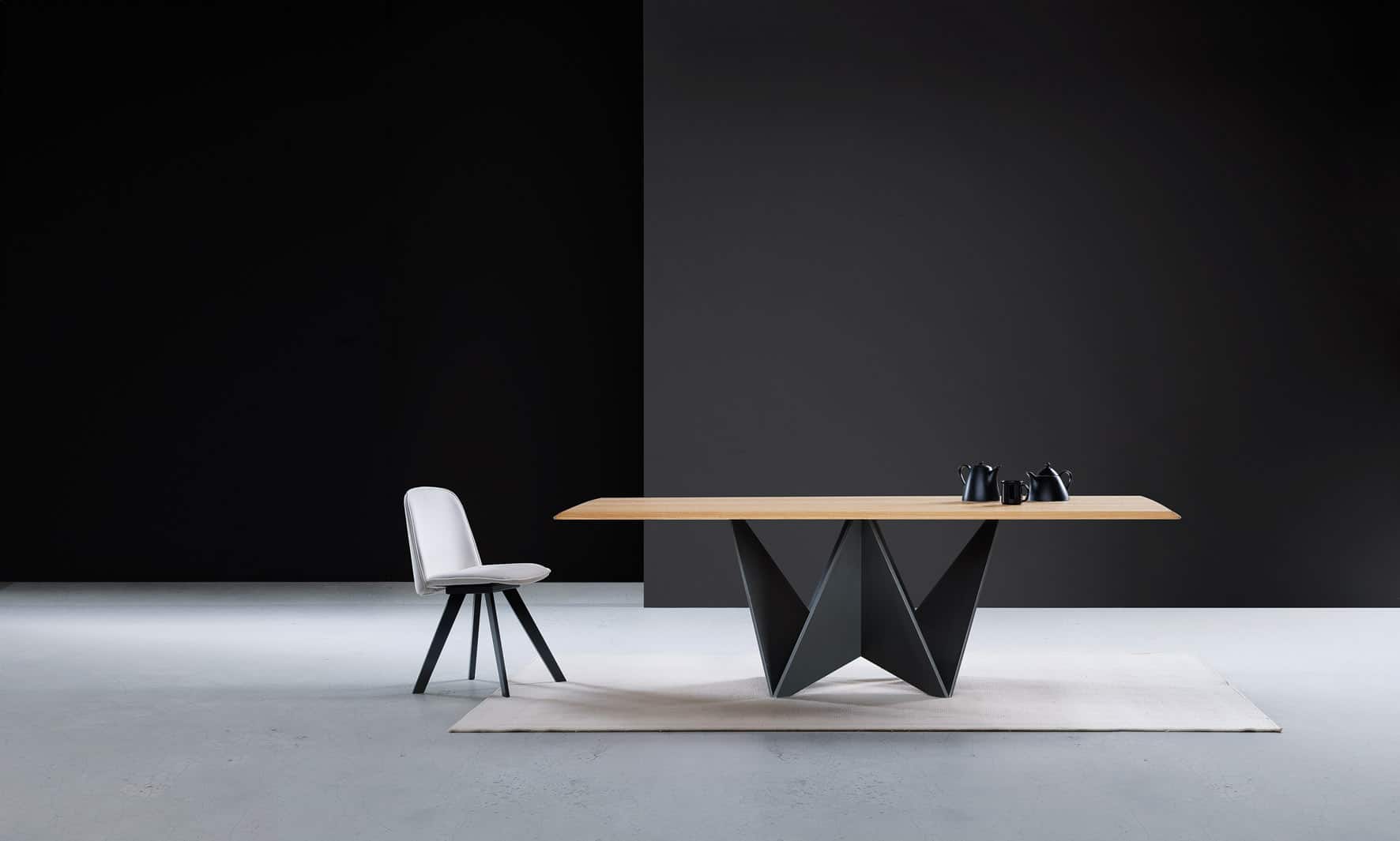 Tavolo ORIGAMI di Natisa, rigore stilistico giapponese