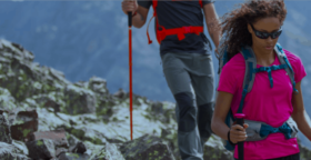 Da Decathlon l'equipaggiamento da donna Quechua per il trekking estivo