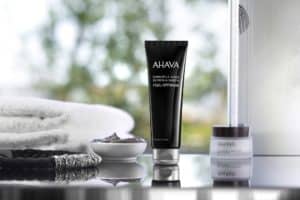 AHAVA presenta la Black Peel of Mask all'alga Dunaliella - Le Shopping News Il Magazine per gli Appassionati di Moda e Tendenze