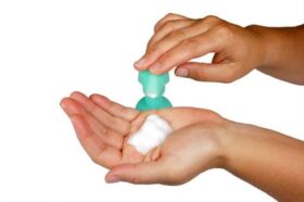 Con Saugella Attiva d'estate previeni la tua salute intima