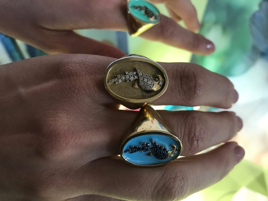 Anelli Chevalier di Thais Bernardes, sintesi perfetta di anima brasiliana e artigianalità italiana - Le Shopping News Il Magazine per gli Appassionati di Moda e Tendenze