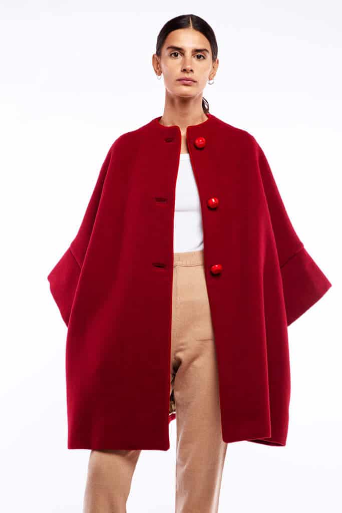 A Natale elegantissima con Calù, il cappotto rosso di Alipinta Creazioni