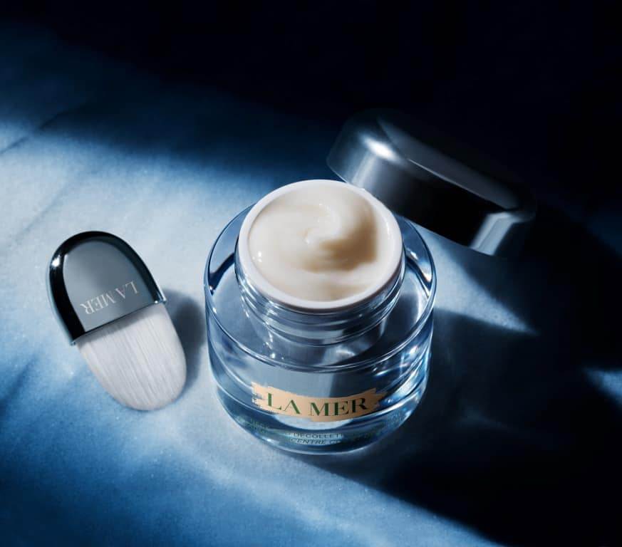 La Mer, il nuovo The Neck and Décolleté Concentrate - Le Shopping News Il Magazine per gli Appassionati di Moda e Tendenze La Mer, il nuovo The Neck and Décolleté Concentrate - Le Shopping News Il Magazine per gli Appassionati di Moda e Tendenze