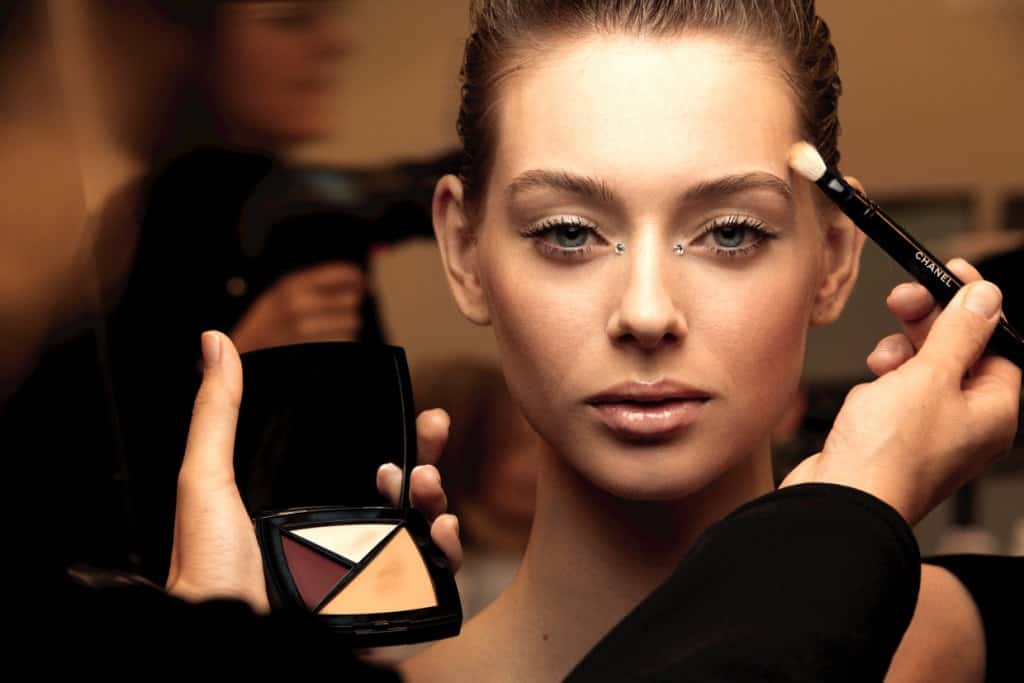 Chanel Métiers D’Art  2019/20, il make up per la sfilata - Le Shopping News Il Magazine per gli Appassionati di Moda e Tendenze