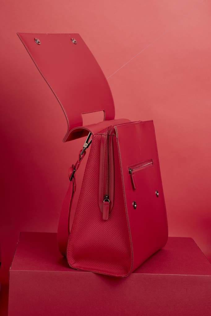 Nava Design presenta GAE, la nuova tote-backpack dedicata a Gae Aulenti - Le Shopping News Il Magazine per gli Appassionati di Moda e Tendenze