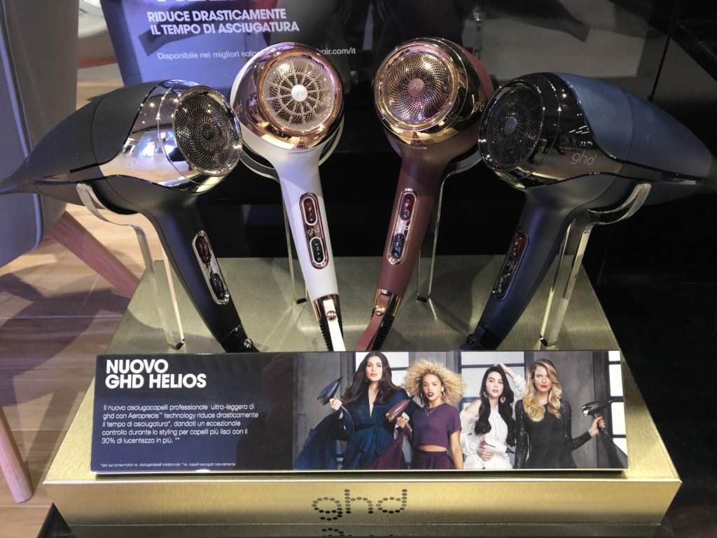 Asciugacapelli Ghd: scopri Helios, per uno styling professionale a casa tua - Le Shopping News Il Magazine per gli Appassionati di Moda e Tendenze Asciugacapelli Ghd: scopri Helios, per uno styling professionale a casa tua - Le Shopping News Il Magazine per gli Appassionati di Moda e Tendenze