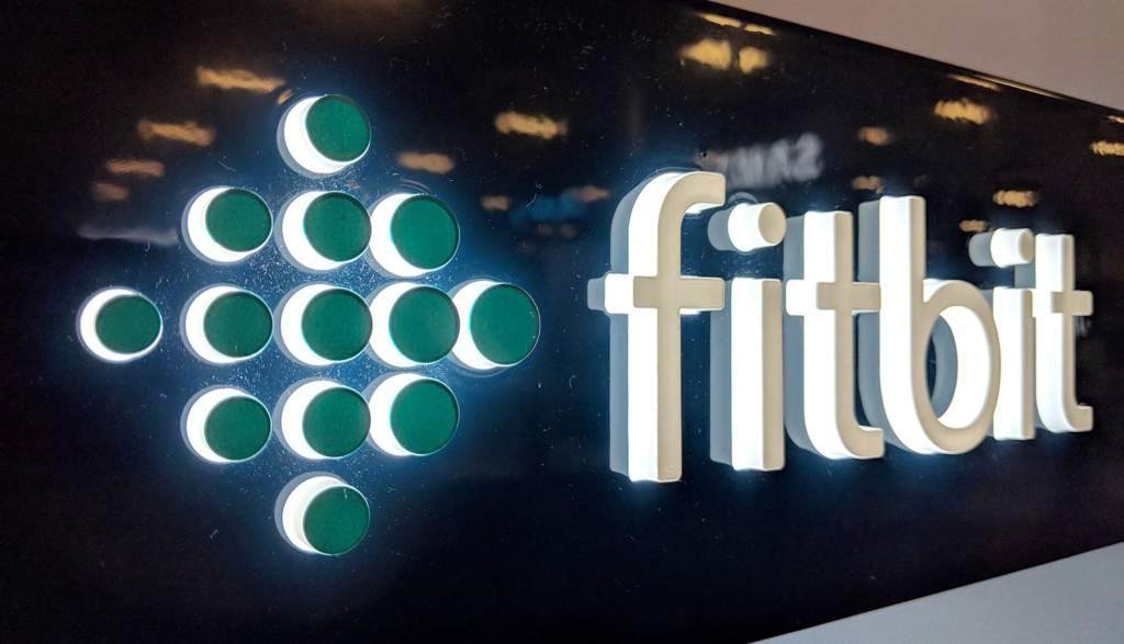 FitBit, ecco Aria Air e Versa 2 per il benessere dei suoi utenti