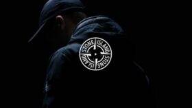 La nuova collezione Stone Island è ricca di tessuti tecnici e forme dinamiche