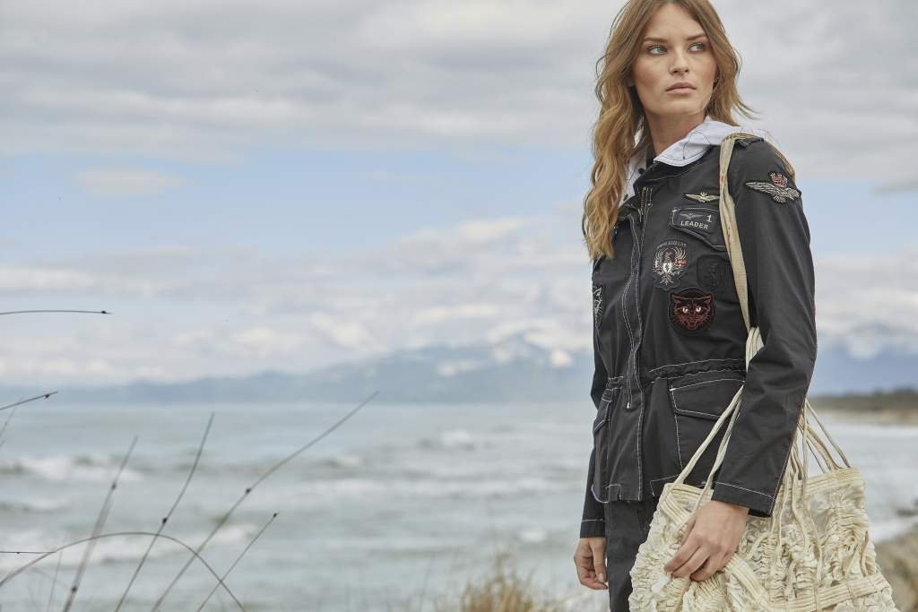 AERONAUTICA-MILITARE-Woman-SS21-indossato-08 Aeronautica Militare, collezione donna Primavera/Estate 2021
