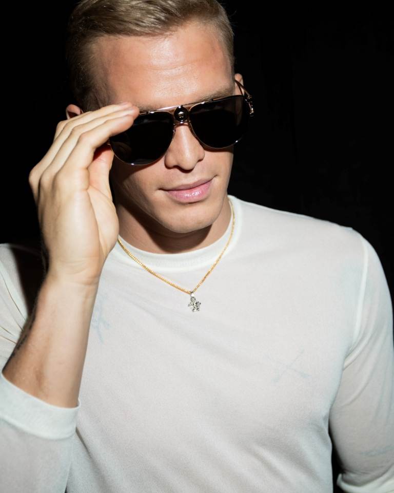 Cody Simpson X Versace Eyewear: occhiali per uomini di carattere