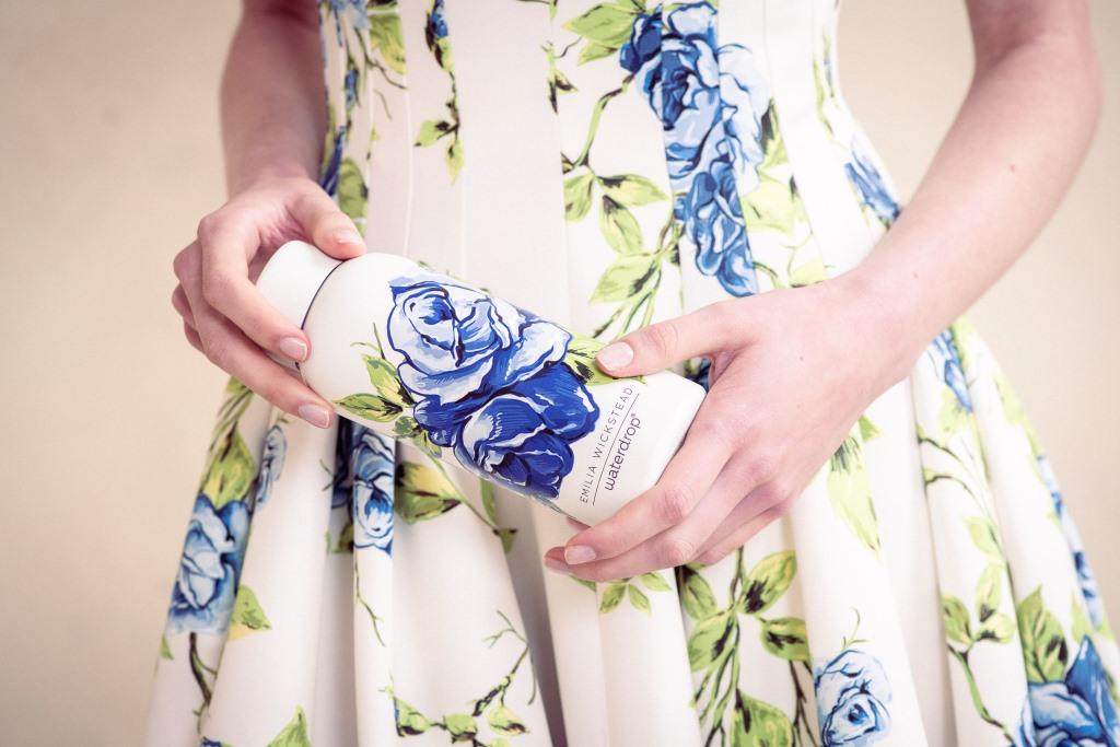 Waterdrop x Emilia Wickstead: le bottiglie stile couture - Le Shopping News Il Magazine per gli Appassionati di Moda e Tendenze