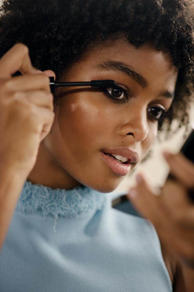Chanel beauty primavera estate 2022: il backstage della sfilata - Le Shopping News Il Magazine per gli Appassionati di Moda e Tendenze Chanel beauty primavera estate 2022: il backstage della sfilata - Le Shopping News Il Magazine per gli Appassionati di Moda e Tendenze