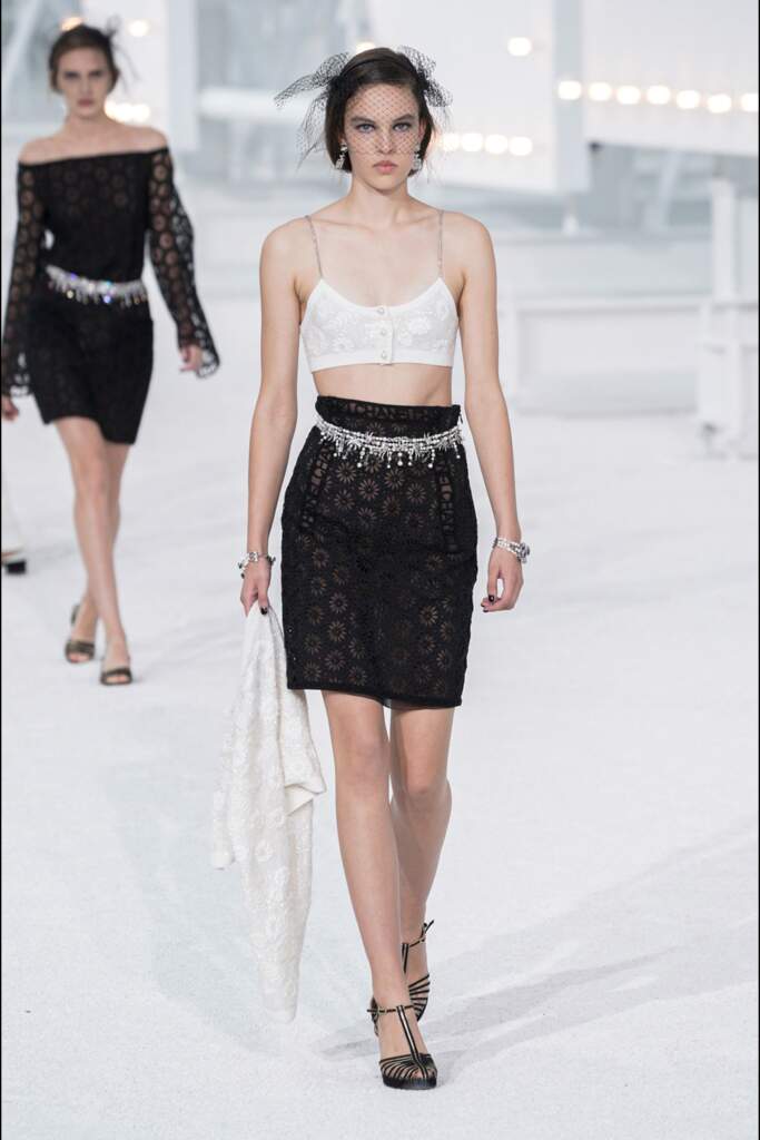 La minigonna è di tendenza nell'inverno 2021 - Le Shopping News Il Magazine per gli Appassionati di Moda e Tendenze