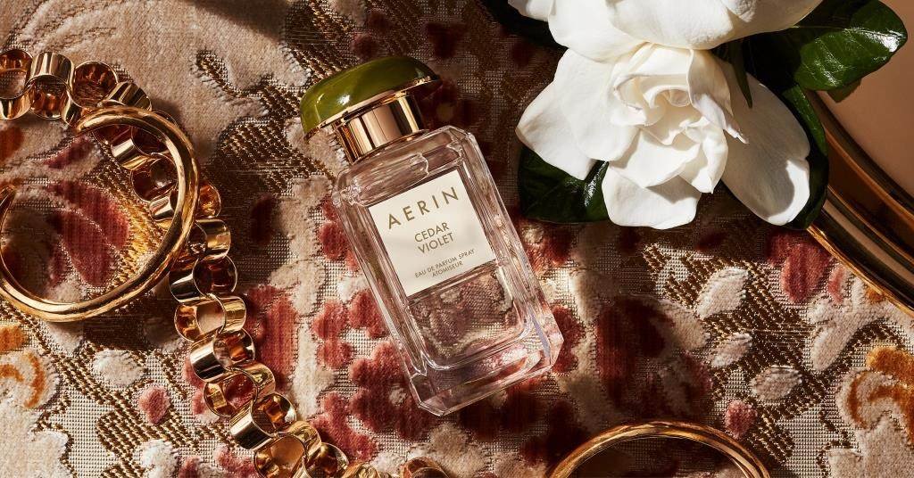 AERIN-Cedar-Violet_Lifestyle-Stills_4_Global_Print-and-Online-Use_Expiry-Aug-2022 Aerin presenta Cedar Violet, la fragranza ispirata alla foresta in autunno