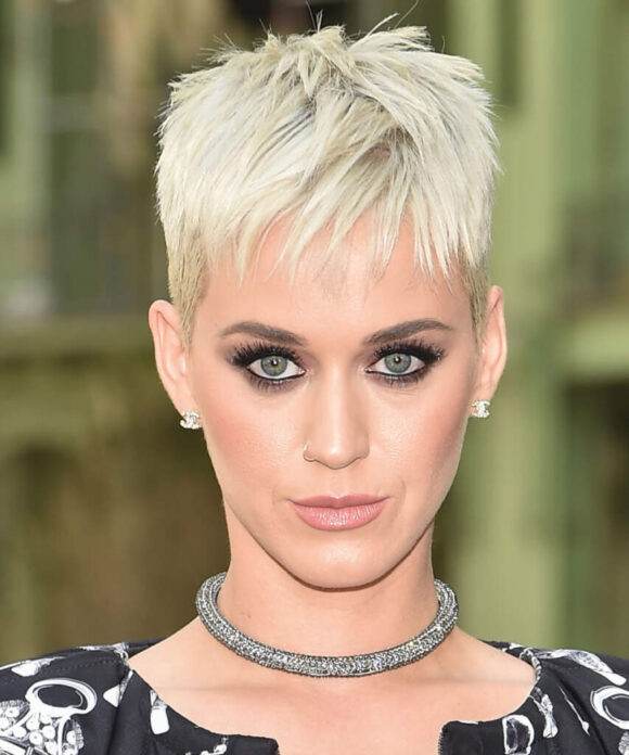 Tagli di capelli: le tendenze inverno 2022 - Le Shopping News Il Magazine per gli Appassionati di Moda e Tendenze