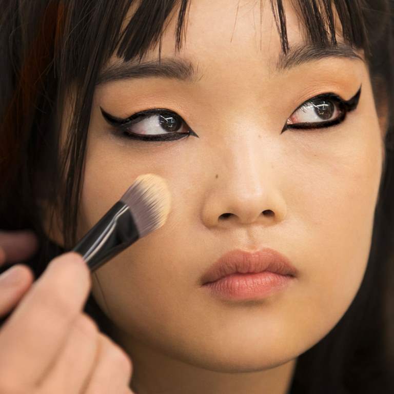 Chanel Metiers d'Art 2021 2022: il backstage del trucco per lo show - Le Shopping News Il Magazine per gli Appassionati di Moda e Tendenze