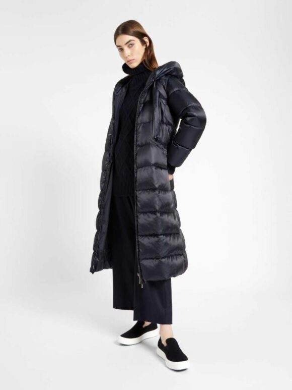 Max Mara: i nuovi piumini per l'inverno 2022 - Le Shopping News Il Magazine per gli Appassionati di Moda e Tendenze