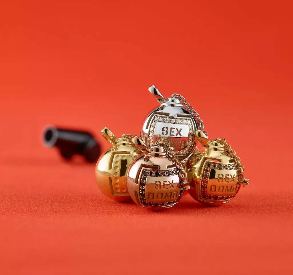 SexBomb_Cannone Ness1 presenta la nuova linea di pendenti Sex Bomb