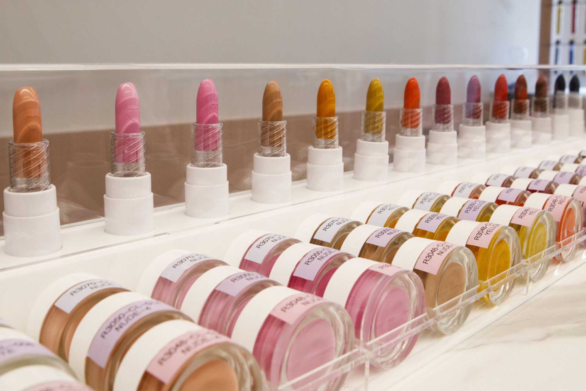 City Lab Cosmetics,  per la giornata mondiale del lipstick (Lipstick Day - 29 luglio), ricorda che ogni donna può fare a meno dei cosmetici, ma non delle proprio rossetto preferito.