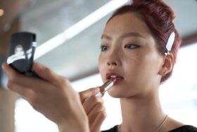 Chanel beauty, i prodotti usati alla sfilata Haute Couture A/I 2023 2024