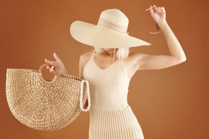 Borse di Paglia: come abbinarle al mare e in città - Le Shopping News Il Magazine per gli Appassionati di Moda e Tendenze