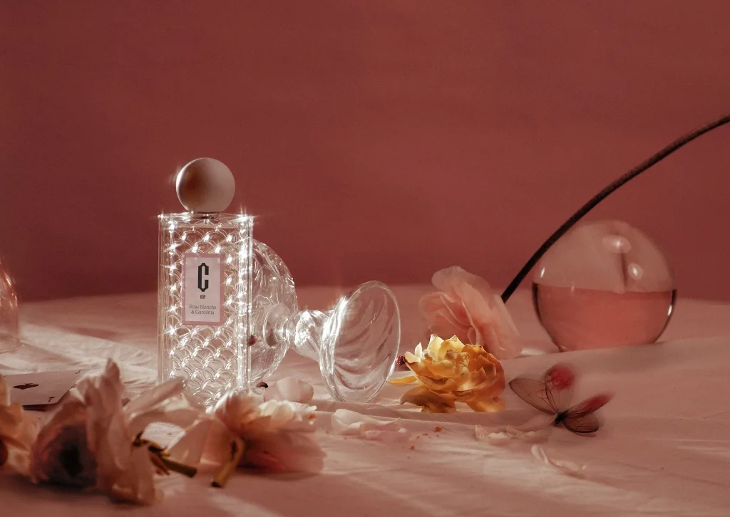 Carlotha Ray, la nuova collezione di fragranze abbraccia la sostenibilità - Le Shopping News Il Magazine per gli Appassionati di Moda e Tendenze