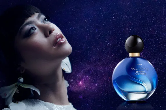 FarAwayBeyondTheMoon-DiscoveryAd1_1200x628-580x386 Lasciati incantare da questi profumi notturni