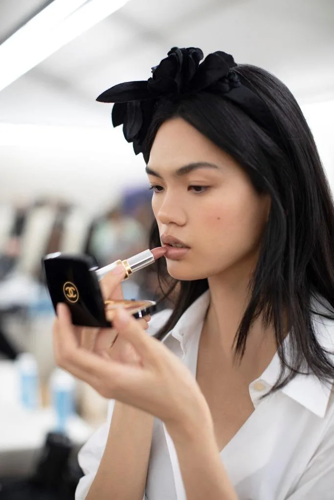 Il make up alla sfilata Chanel Primavera Estate 2024 - Le Shopping News Il Magazine per gli Appassionati di Moda e Tendenze