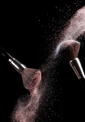 Scopri il Fascino Glamour: Anastasia Beverly Hills Rivoluziona il Tuo Look